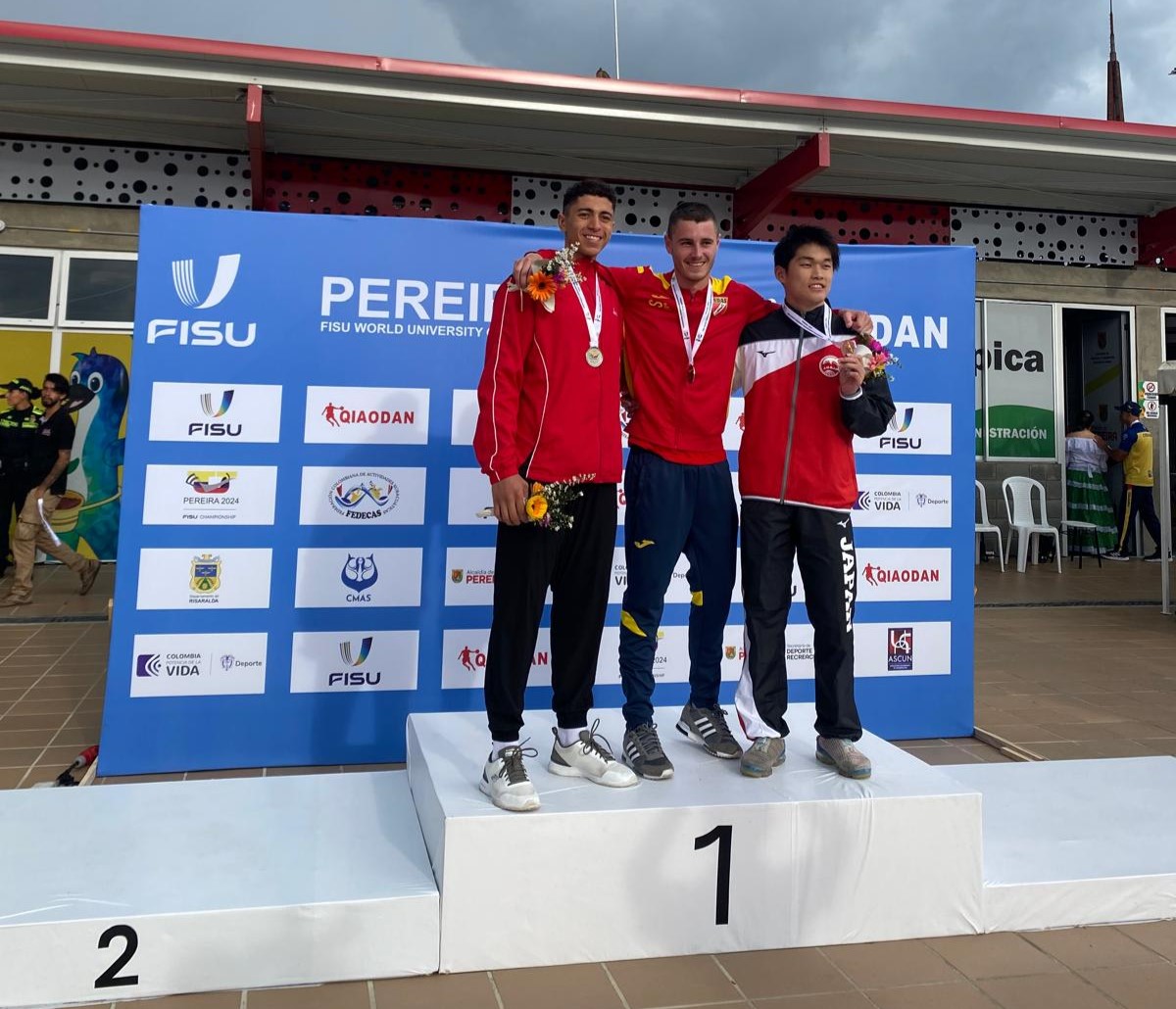 Oier Irisarri se alza con el oro en el Mundial Universitario de Nataci&oacute;n con Aletas